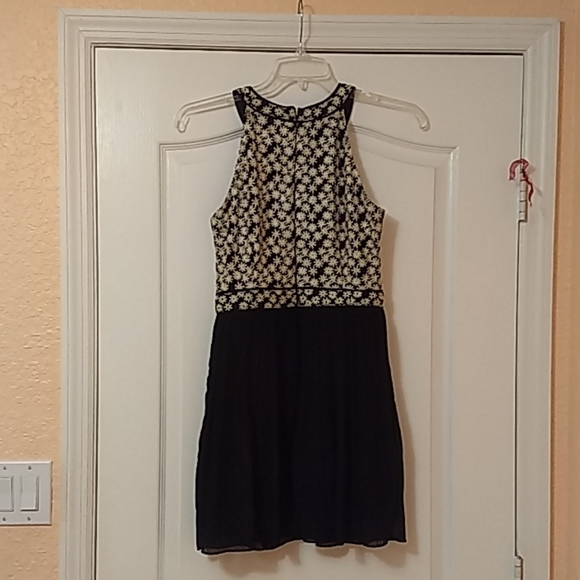 Dress - Picture 2 of 5